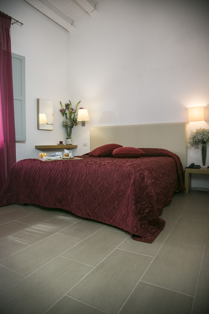 Double or Twin Room - Photo 8