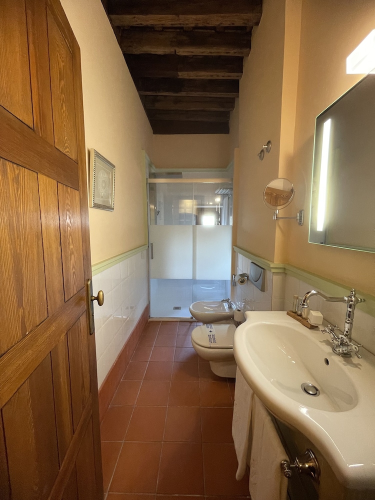 Standard Room - Photo 7