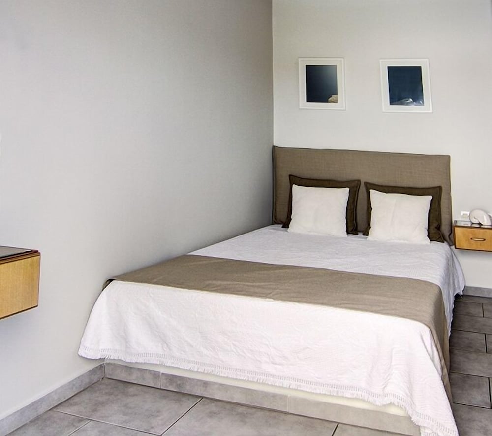 Standardzimmer mit Stadtblick