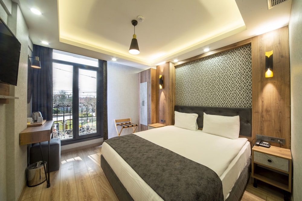 Standard Double or Twin Room photo 1
