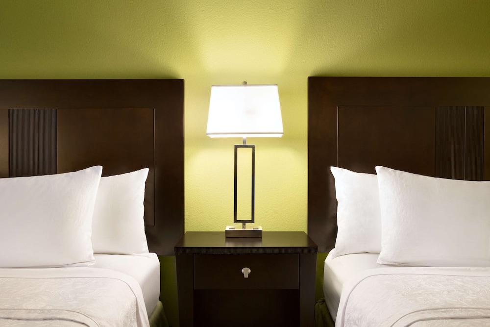 Suite, 2 Queen Beds, Accessible, Non Smoking (Hearing) - Photo 2