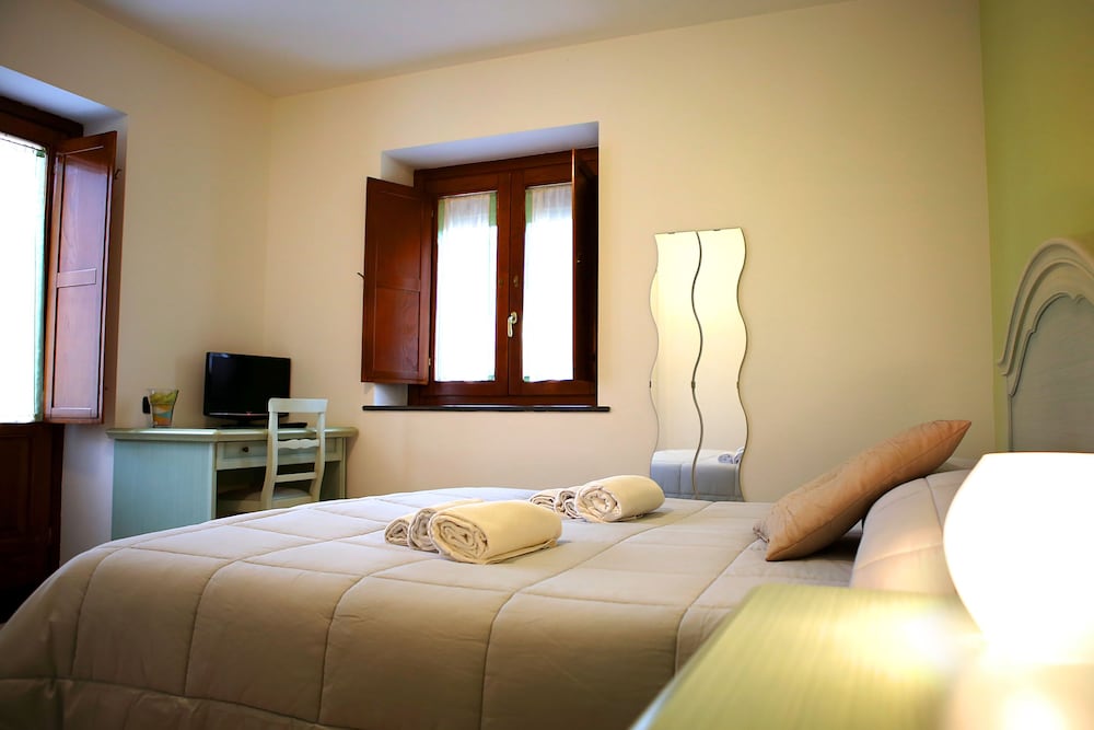 Standard Double Room photo 3