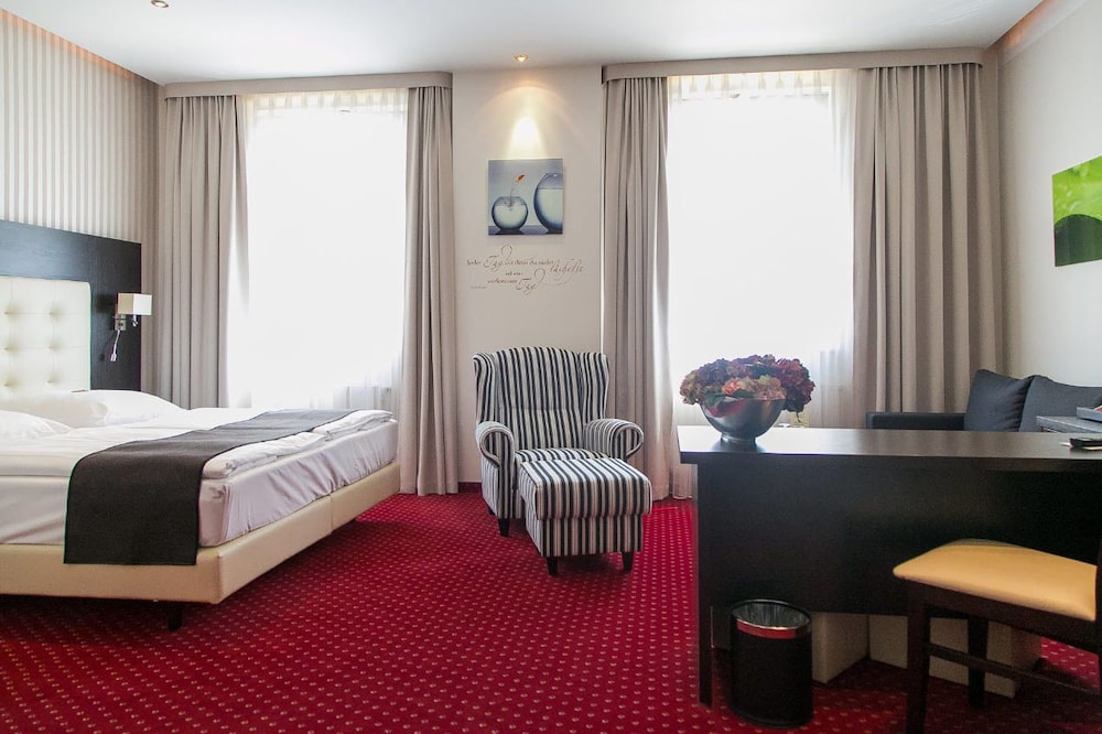 Standard Triple Room, Multiple Beds, Non Smoking photo 3