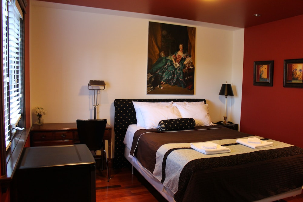 Queen Room with Ensuite photo 2