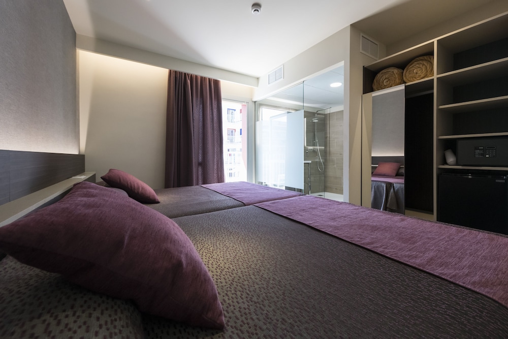 Standard Room (Blau, 2 Adults and 2 Children) photo 3