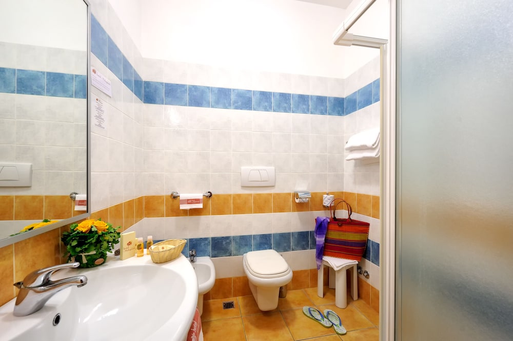 Standard Double Room Single Use photo 2