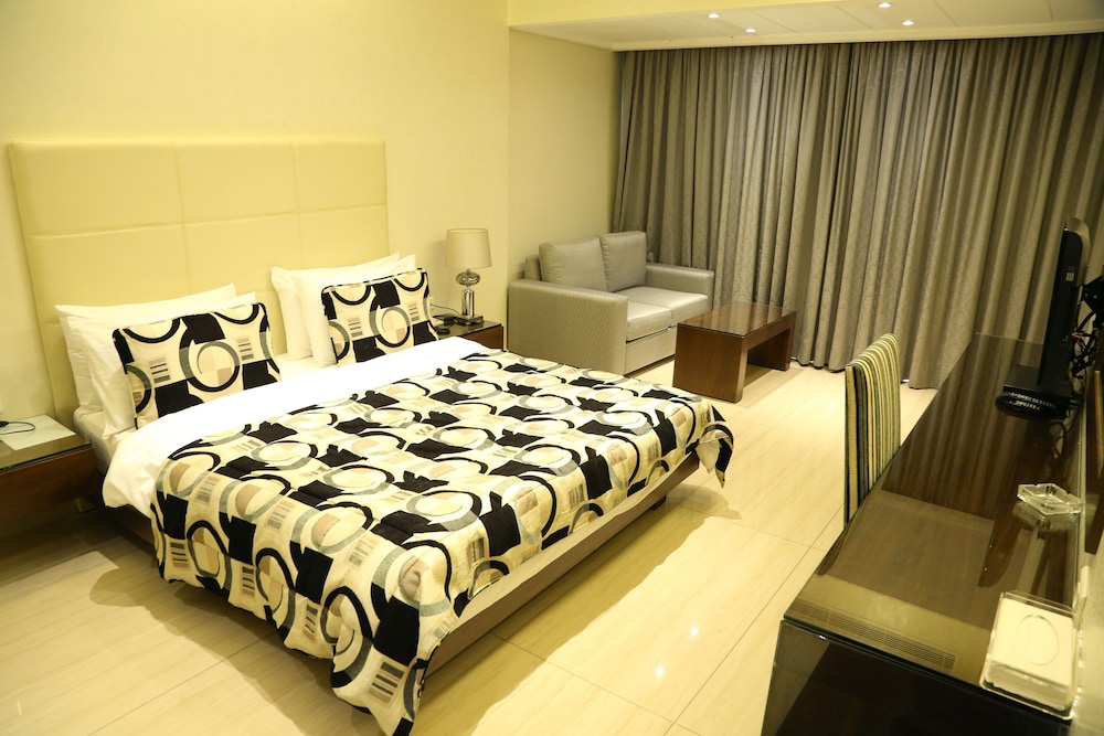 Suite (Diplomatic) photo 2