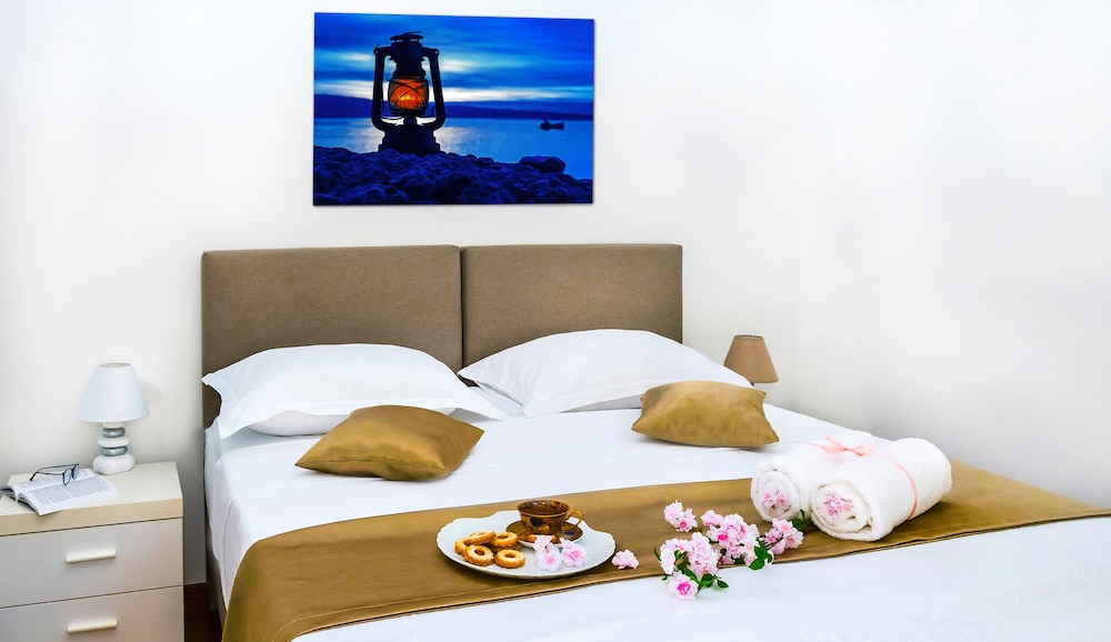Luxury Apartment, Balcony, Sea View (2)