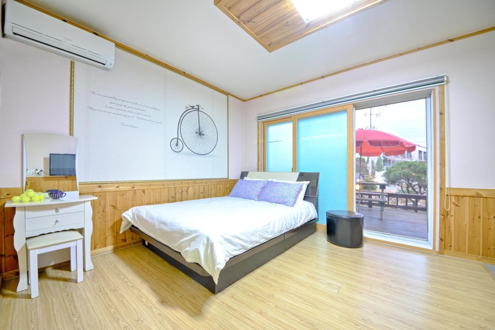 Basic Room, 1 Bedroom (102applemint)