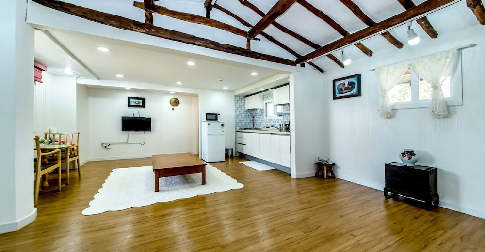 Basic House (B) photo 3