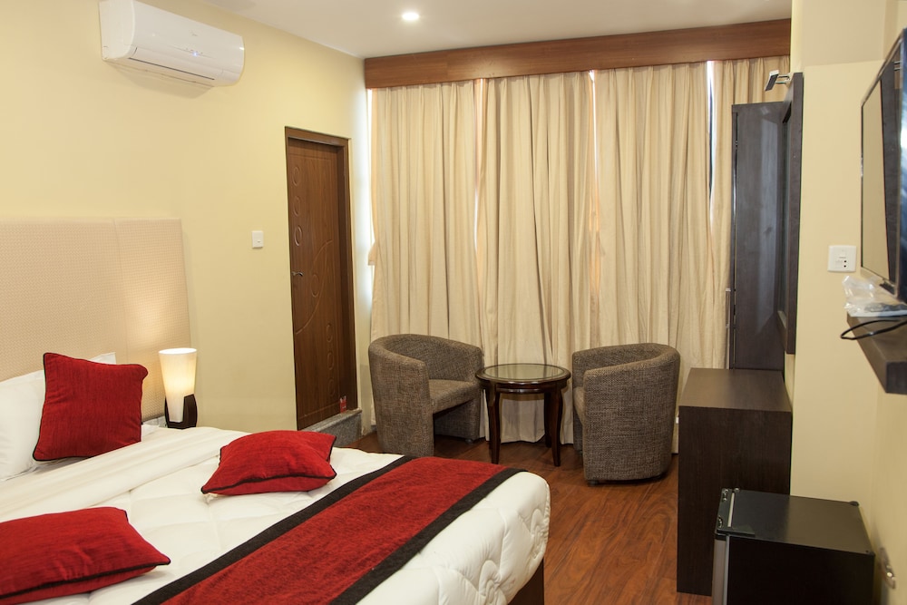 Deluxe Room, 1 Queen Bed
