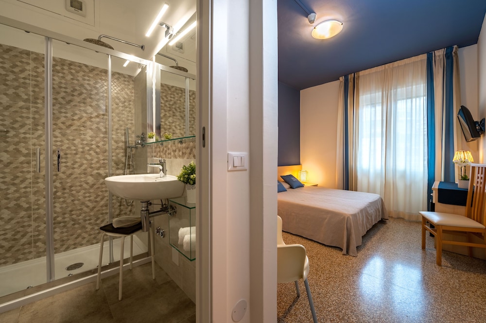 Standard Double or Twin Room, 1 Bedroom - Photo 6
