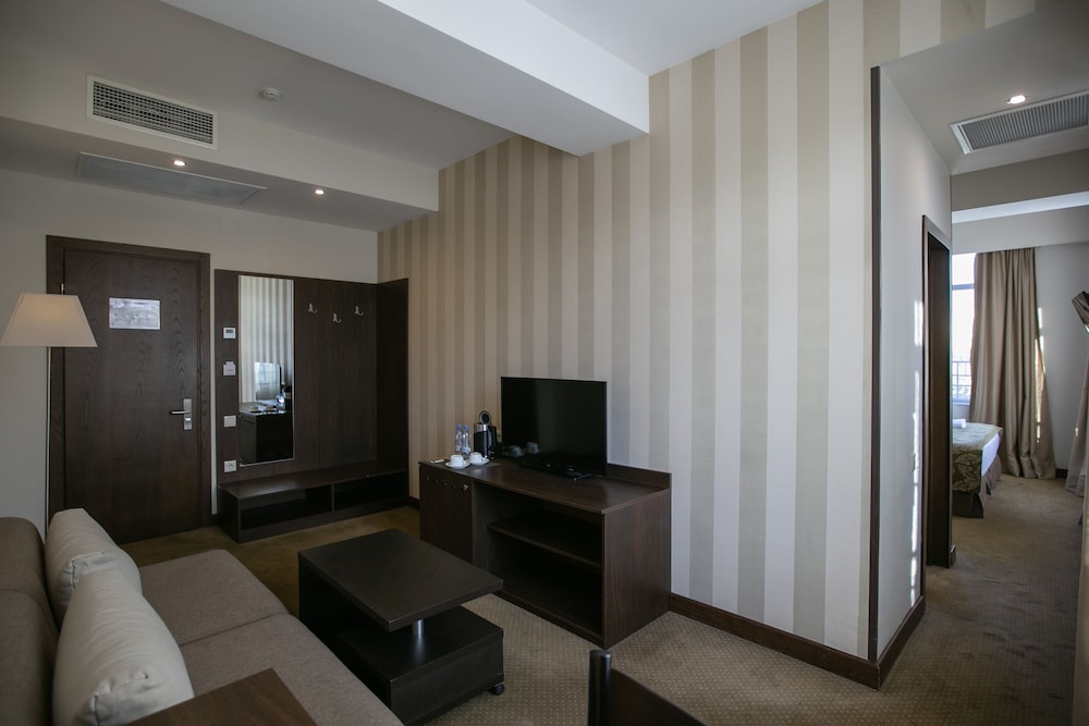 Family Room, 2 Bedrooms