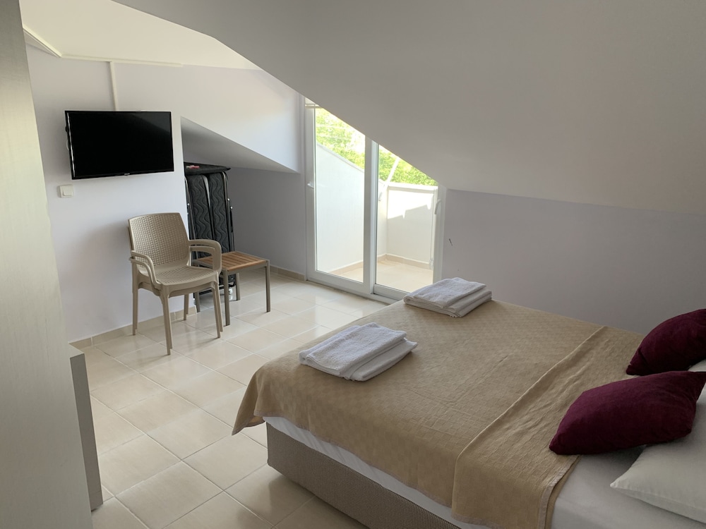 Standard Double Room - Photo 3