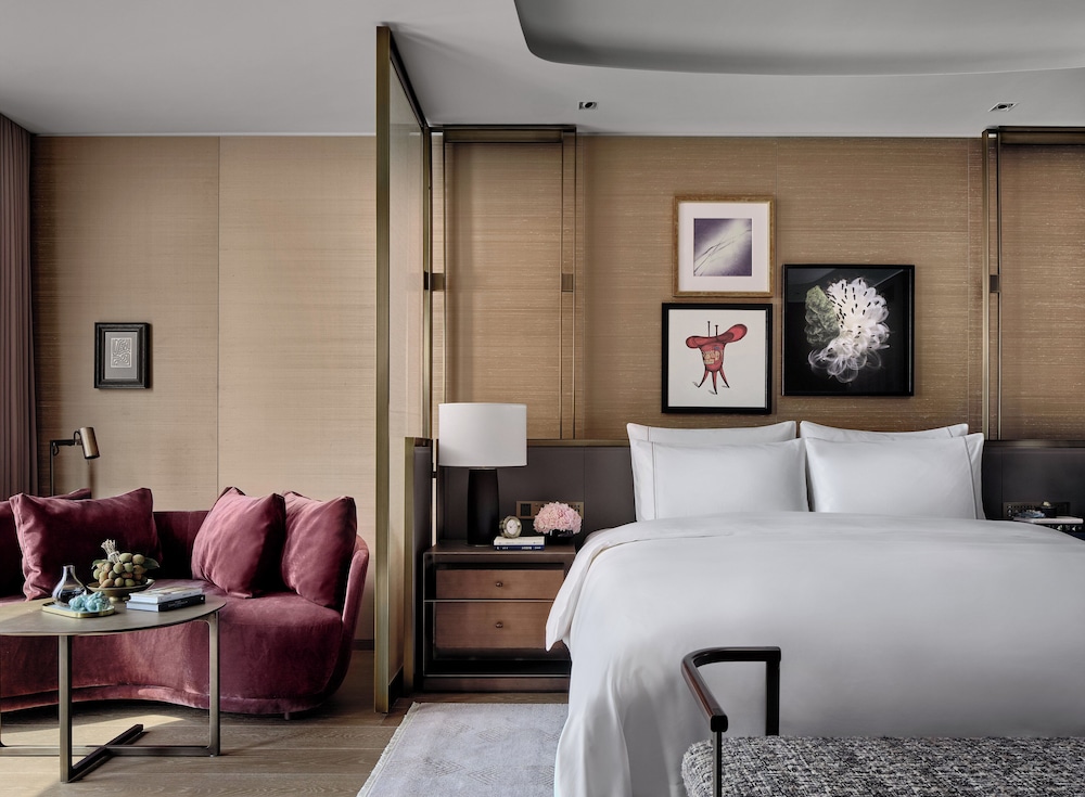 Deluxe Room, 1 King Bed - Photo 1