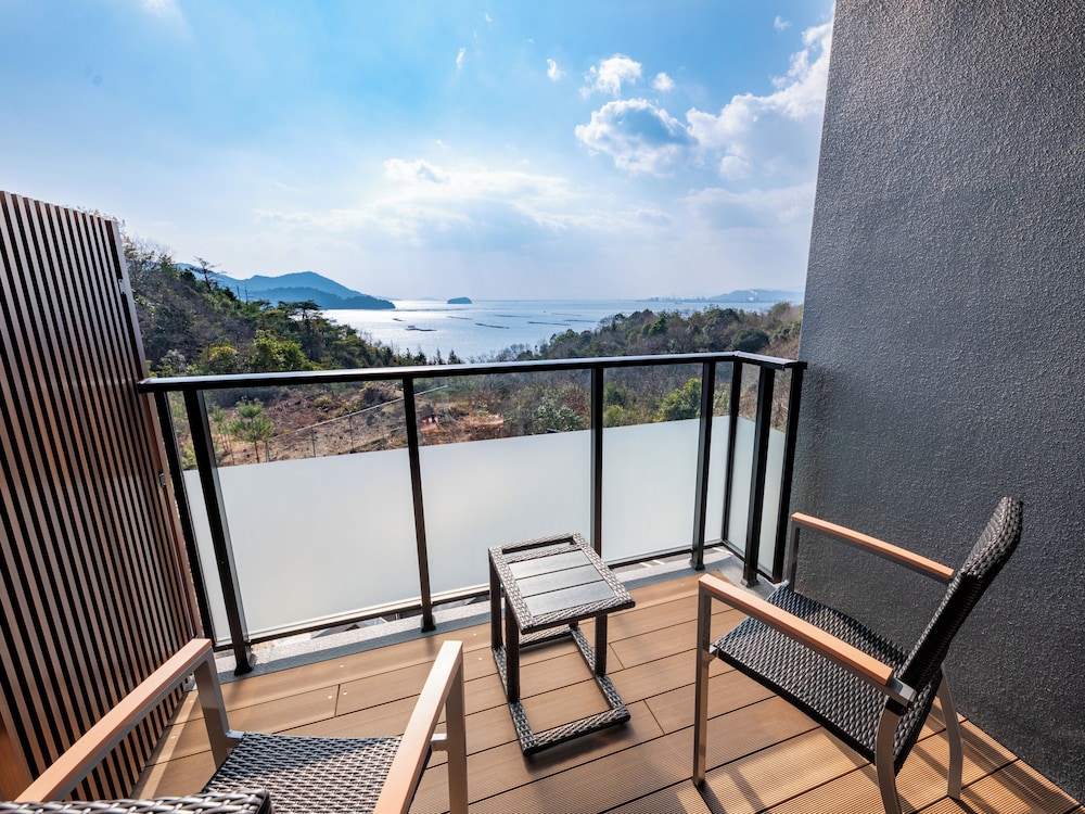 Western modern Japanese-western room with open-air bath Non-smoking - Photo 6