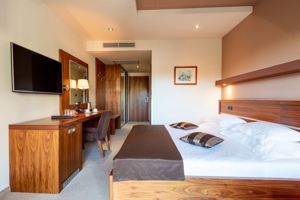Double Room, Balcony, Sea View - Photo 2