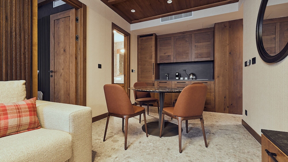 Premium Suite, Kitchen, Mountain View photo 3