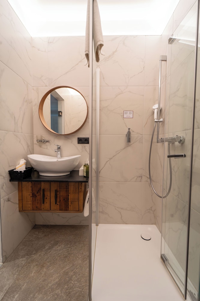 Standard Single Room - Photo 4