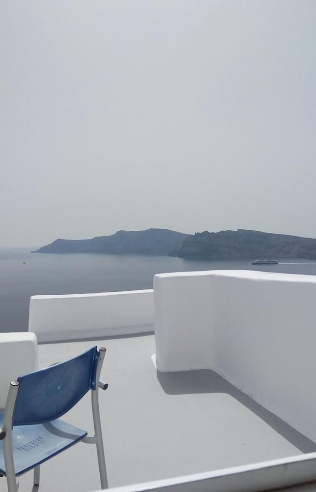 Traditional Cave House with Caldera View - Photo 4