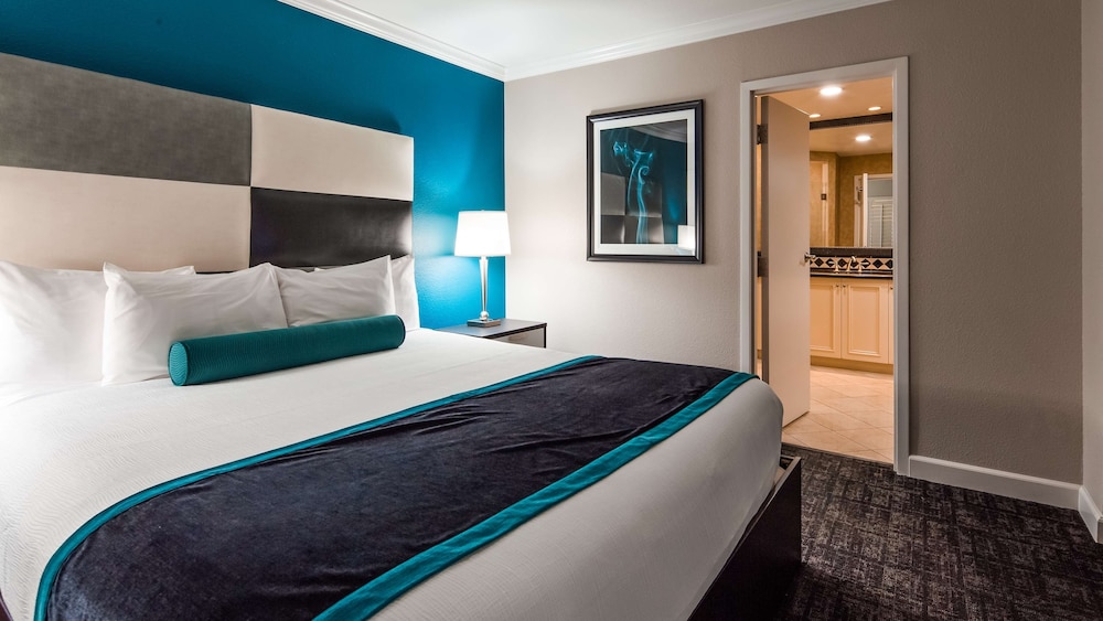 Suite, 1 King Bed, Non Smoking, Jetted Tub (No Resort Fees) photo 2