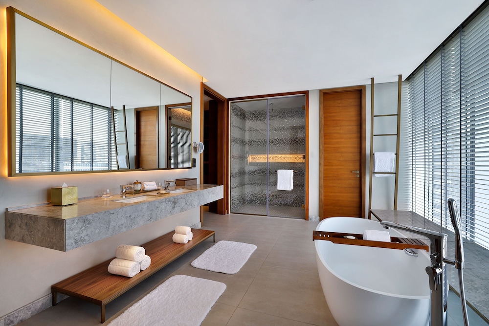 Suite, 1 King Bed, Canal View - Photo 7