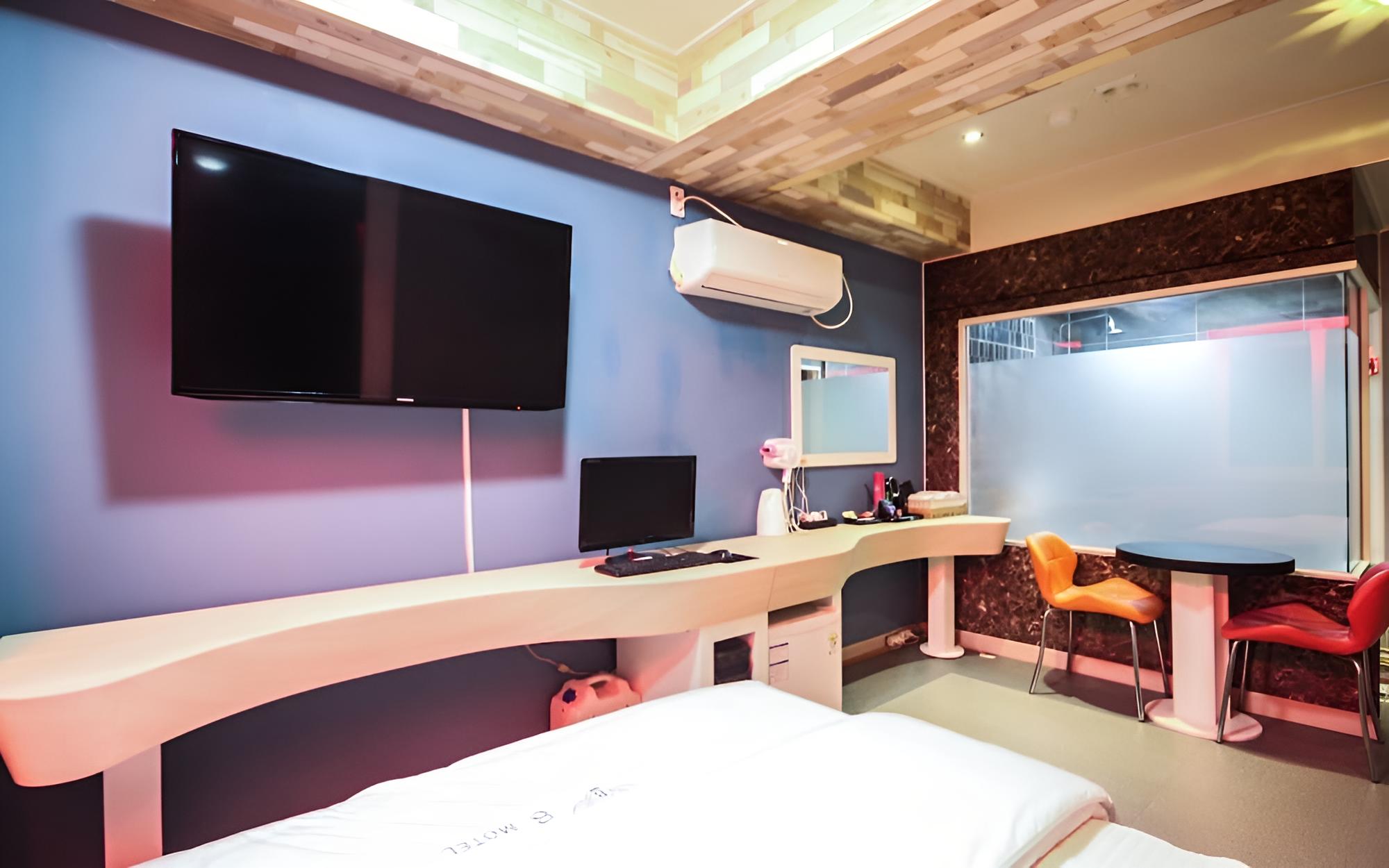 Room (Standard Room) - Photo 11