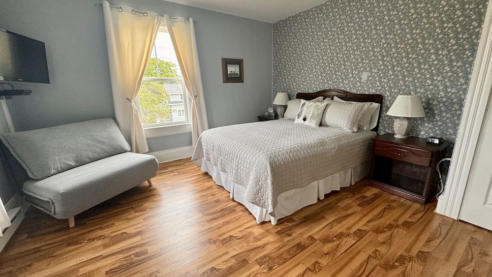 Two Room Suite photo 1