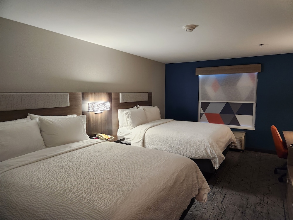 Standard Room, 2 Queen Beds, Accessible Bathtub (Mobility) - Photo 2