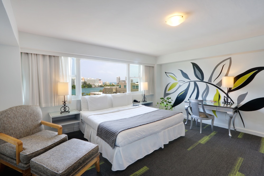 Premium Room, 1 King Bed, Ocean View - Photo 3