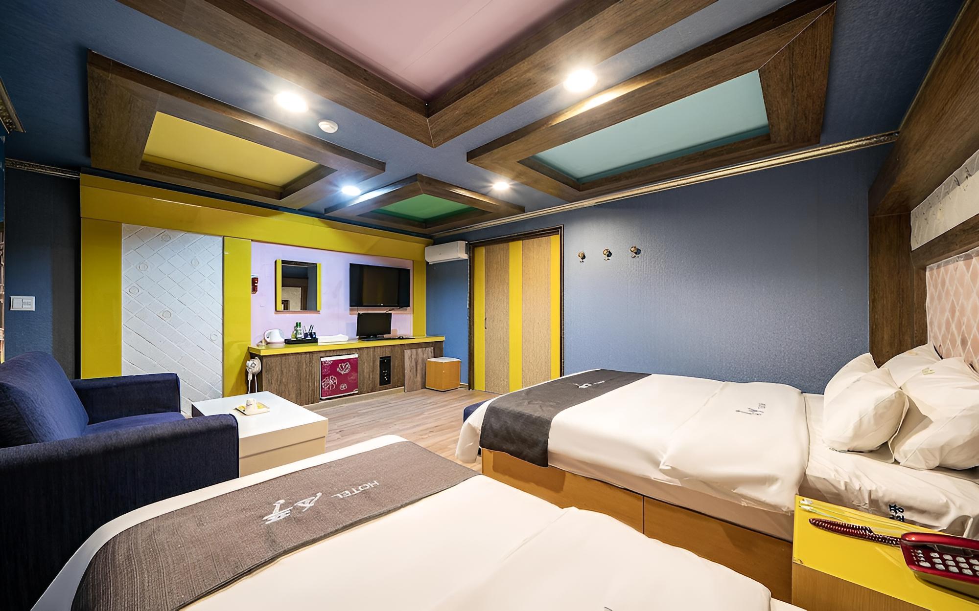 Room (Deluxe room (Netflix available)) - Photo 10