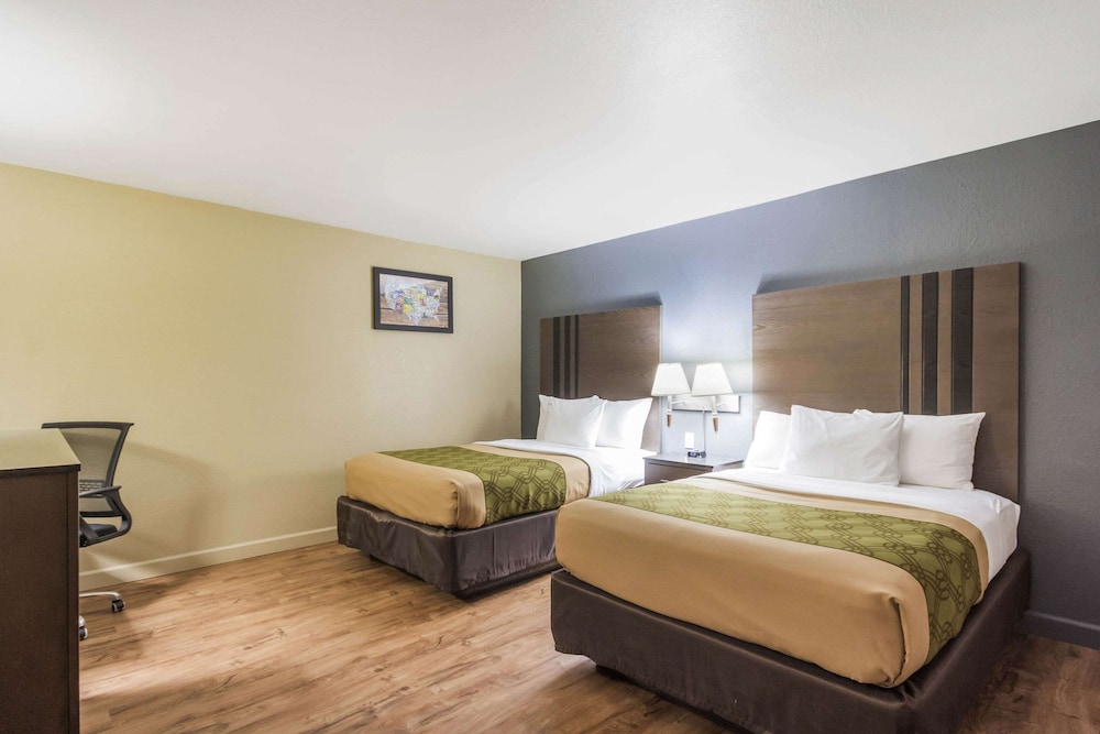 Suite, Multiple Beds, Non Smoking (3 Double Beds) - Photo 1