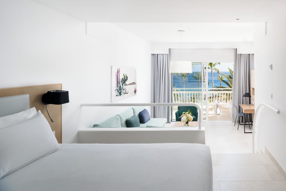 Suite Abierta con Vista al Mar para 2 adultos y 1 niño.