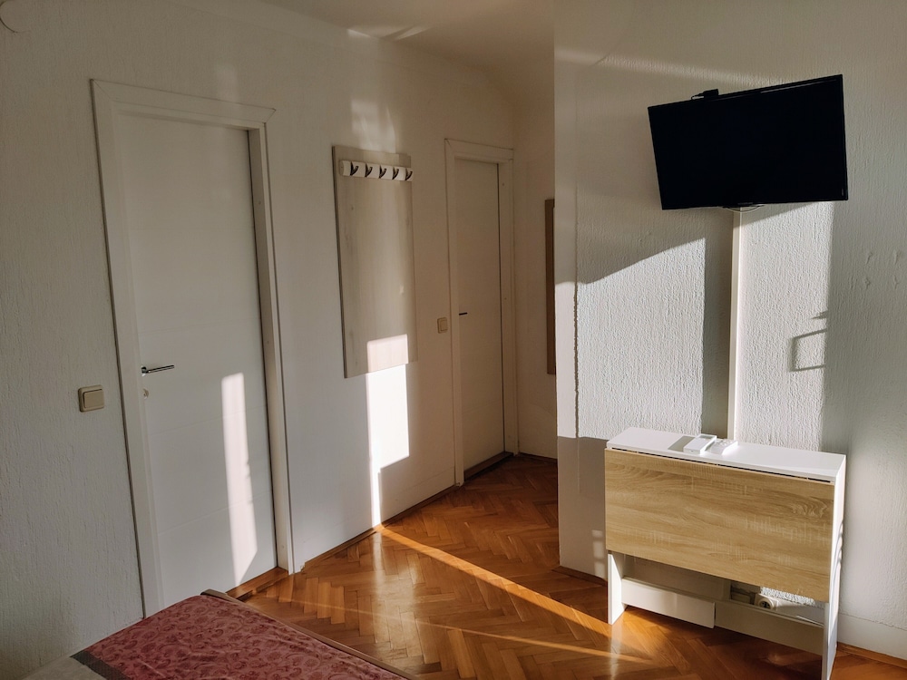 Superior Studio, 1 Queen Bed photo 3