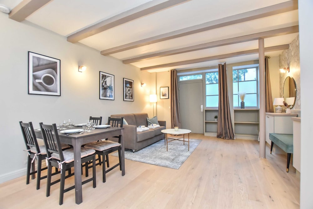 Apartment photo 1