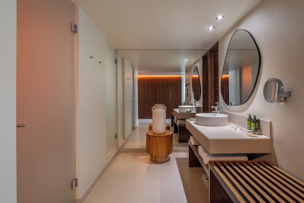 Premium Room - Photo 10