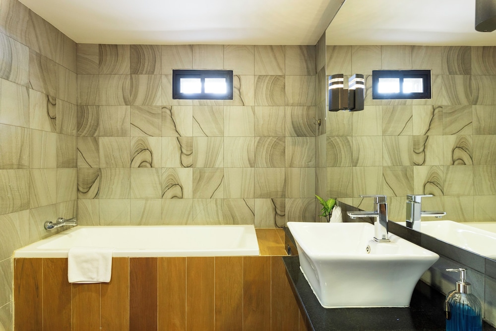 Deluxe Twin Room - Photo 3