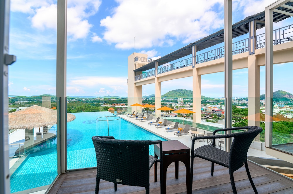 Superior Room, Pool View - Photo 14