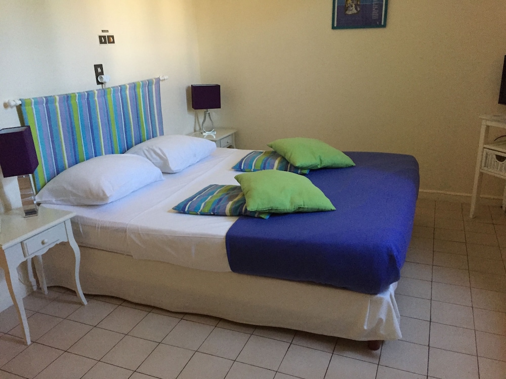 Standard Triple Room - Photo 5