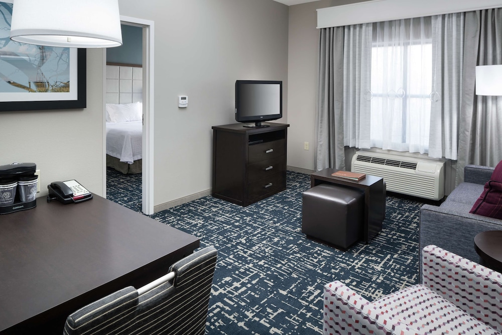 Suite, 1 King Bed, Accessible, Bathtub - Photo 1