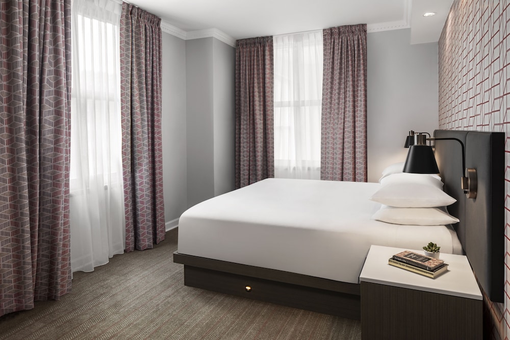 Suite, 1 Bedroom photo 2