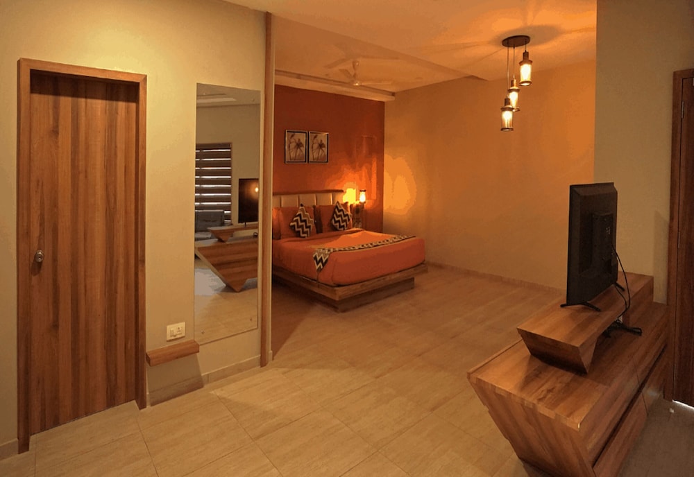Executive Room - Photo 10