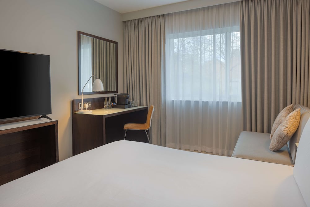 Superior Room, 1 King Bed with Sofa bed photo 3