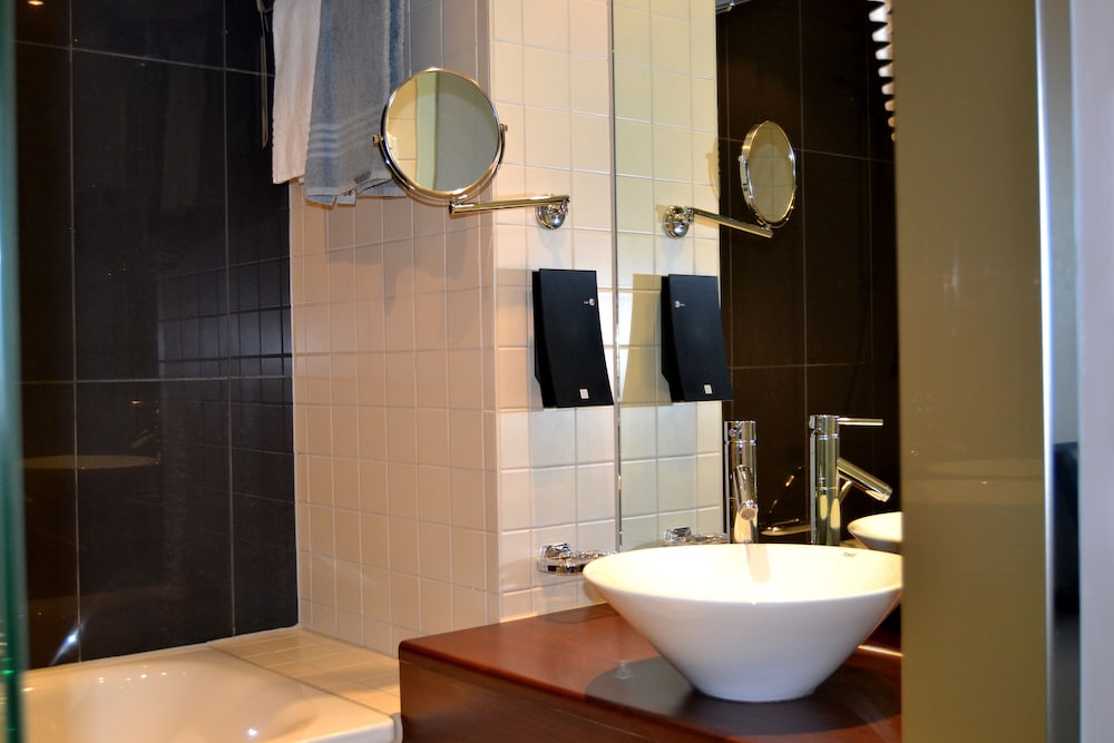 Deluxe Room, 1 Double Bed with Sofa bed, Non Smoking - Photo 3