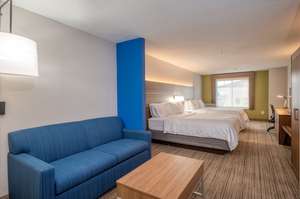 Suite, 2 Queen Beds - Photo 1