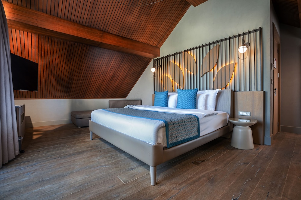 Kelly Penthouse