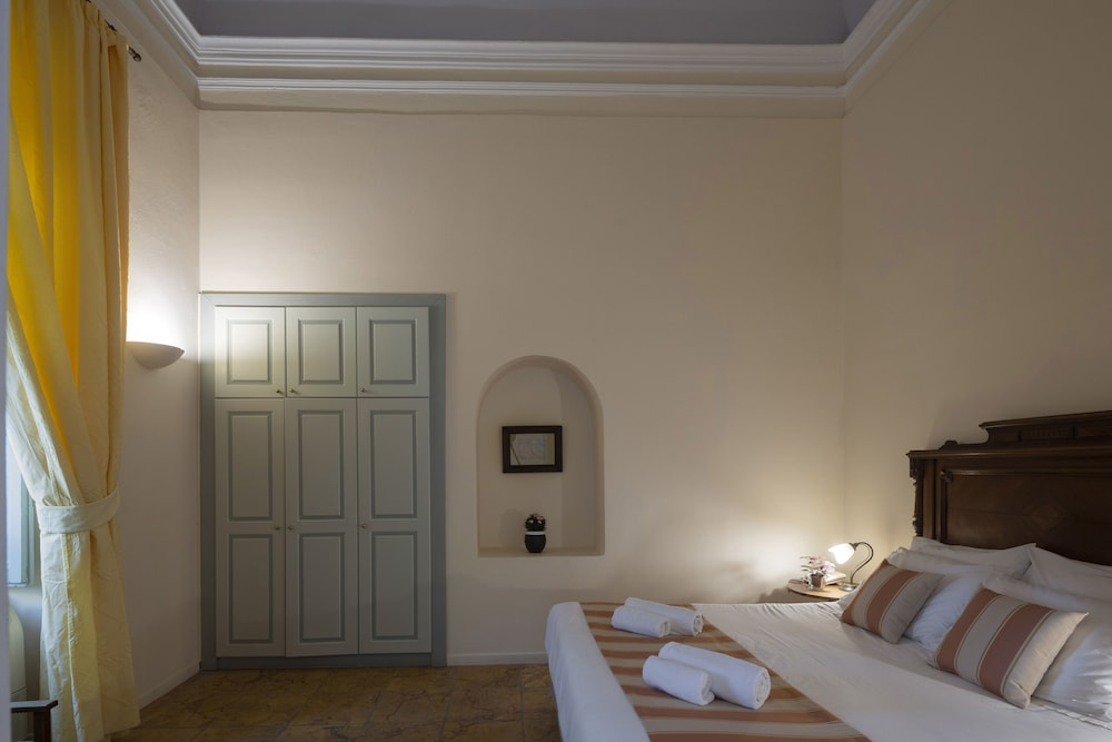Suite - Photo 5