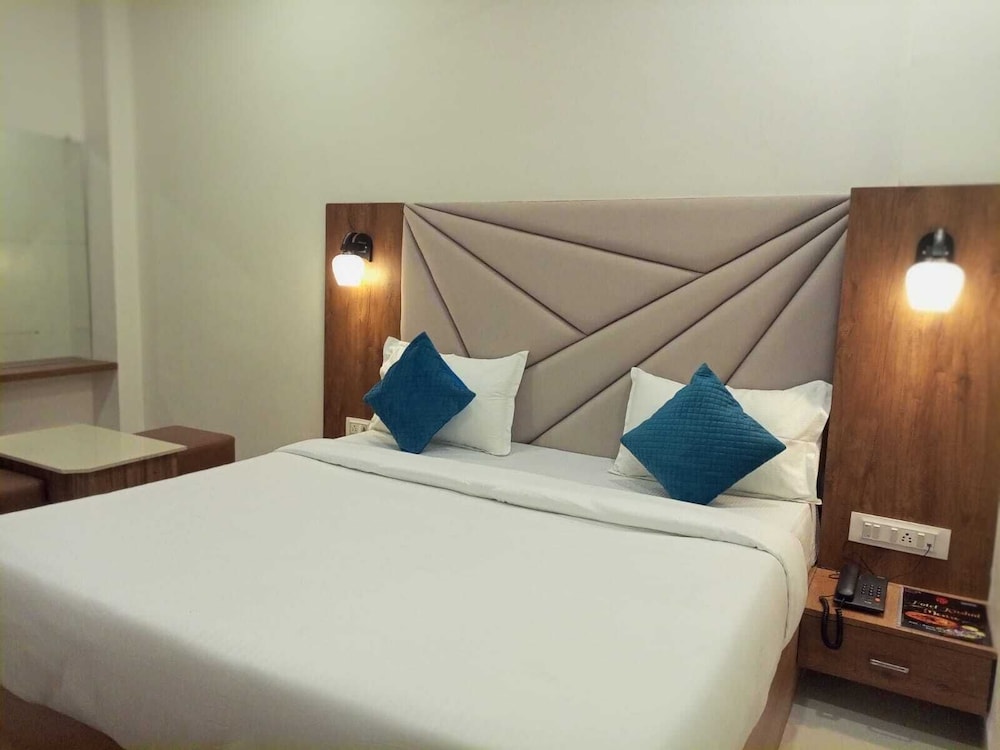 Deluxe Room, City View