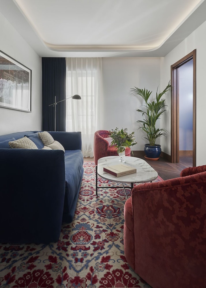 Suite - Photo 3