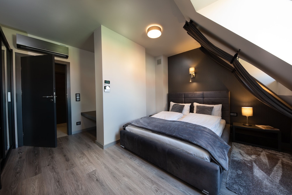 Royal Loft, 2 Bedrooms, Terrace, City View photo 3